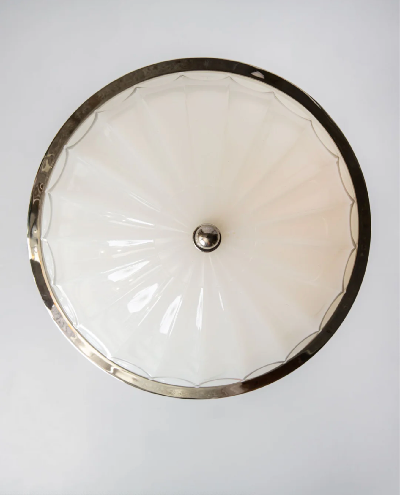 Cúpula opalina canelada semi-embutida