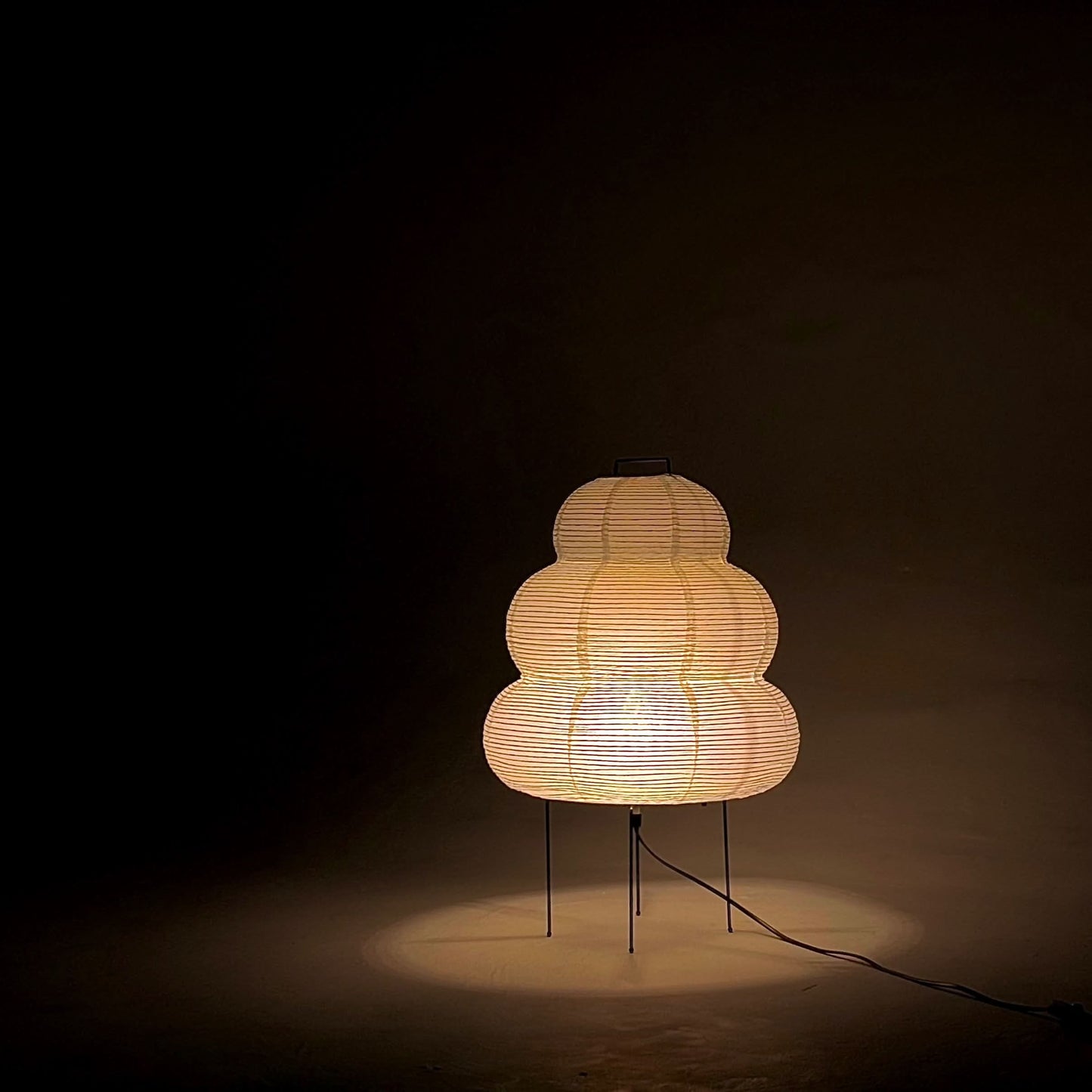Three-Layer akari floor lamp - Futura's Studio night mood